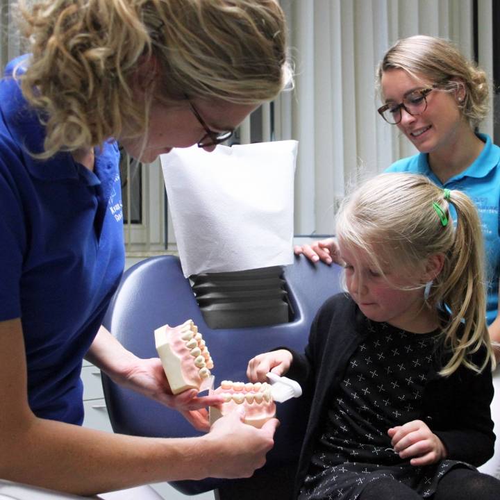 tanden poetsen | gaatjes voorkomen | dentist maastricht